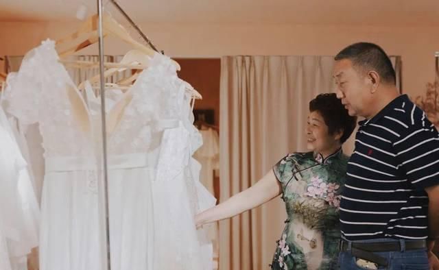  那一刻@迟到30年的婚纱照，这个母亲节我给妈妈补上了｜素人改造