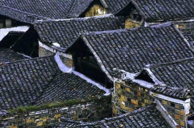 国内这个千年古镇，用化石铺路，特色美食不能错过！