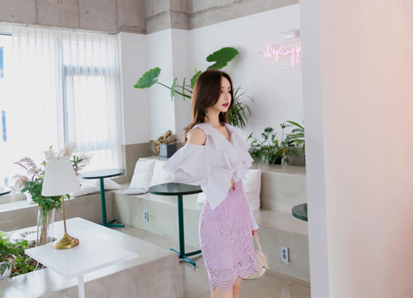 女神孙允珠，紫杉卷簇拉美绣纹交错雪纺裙