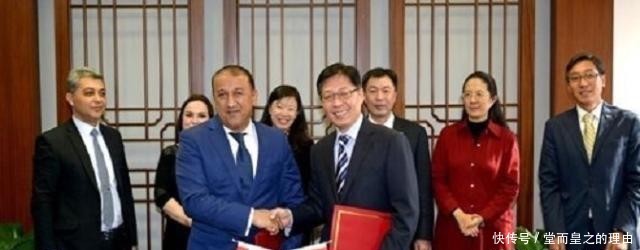 中国对该国伸出援手，为表感谢，将1158公里土地划给中国