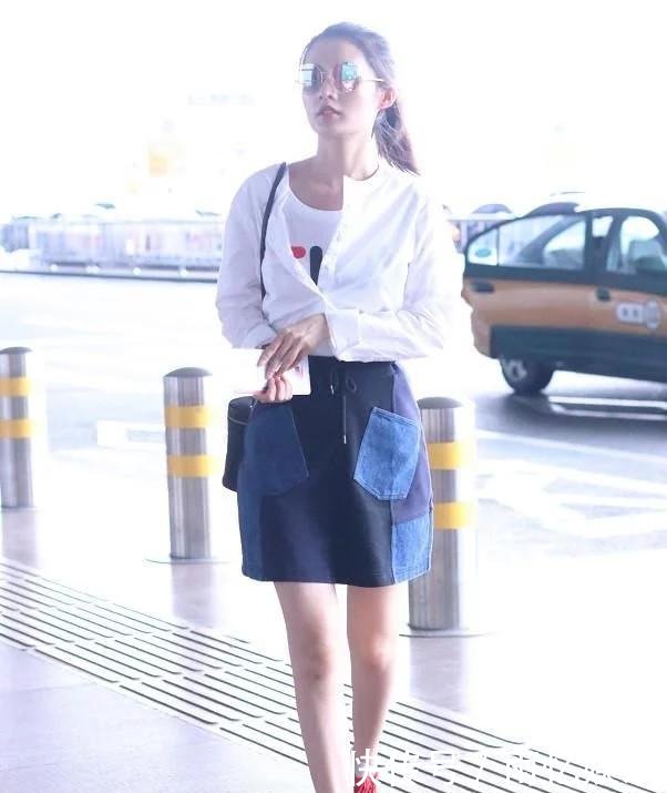 乔欣穿“补丁裙”走机场，却没想到撞上了李沁，可气质一点不输！