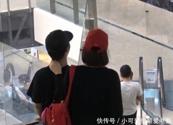 张丹峰一家人无视谣言，心情大好逛商场，网友这次自己能付账了