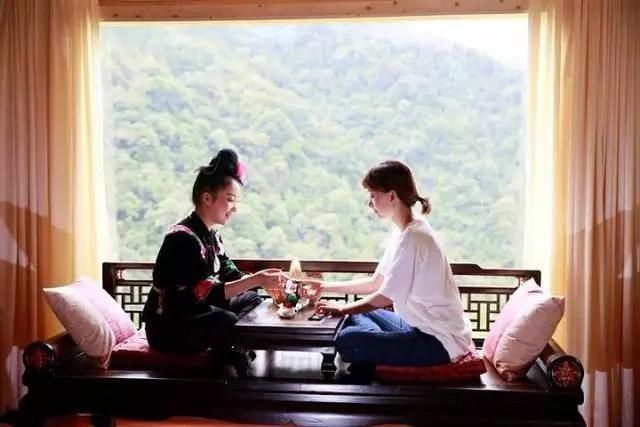  老桥@52岁的他为健康养老，跑大山里盖木屋，过上让人艳羡的生活