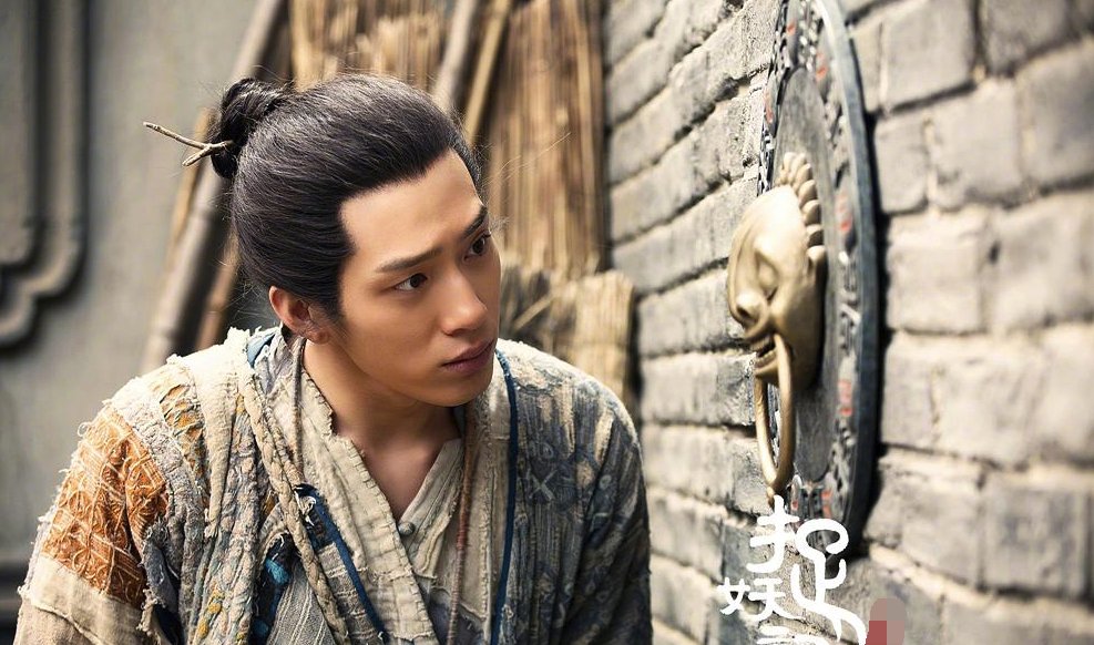 【宁采臣】盘点明星的“乞丐”造型：张国荣成经典，肖战十万服装引争议