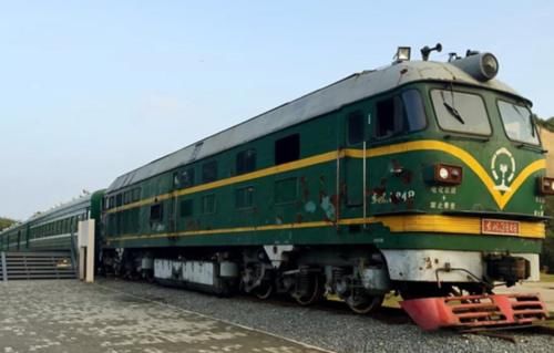 号称中国最贵火车票，票价高达6K却仍是一票难求！网友：要上天