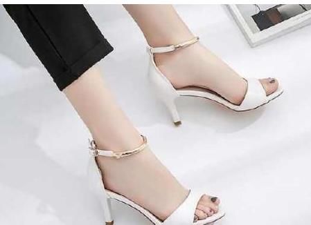 可爱的脚丫美丽迷人!小资情调的高跟凉鞋!