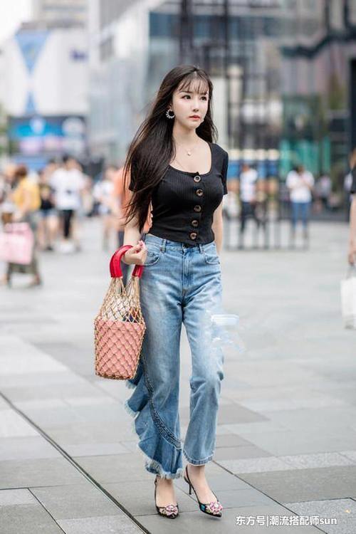 街拍：图1蒋梦婕这双腿也太细了吧？图2美女“另类”搭配时尚！