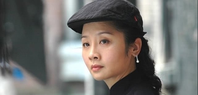 儿子@春晚没捧红她,客串却意外爆红,今独自带儿子8年,前夫娶了影后