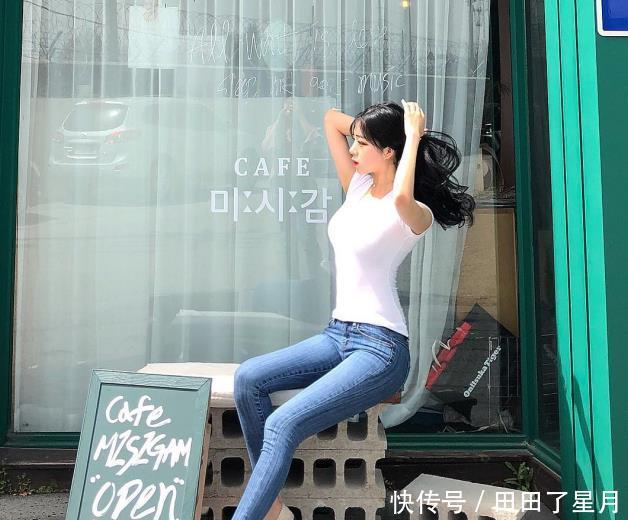 【舒适】牛仔裤看起来更加自然,带来女人的独特韵味!