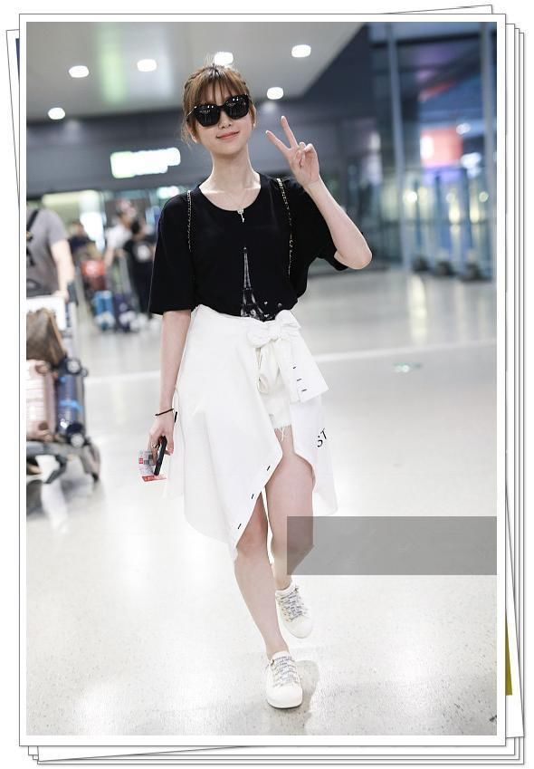 没毛晓彤少女脸真别把衬衫系腰上，像谢娜一样秒变女汉子就尴尬了