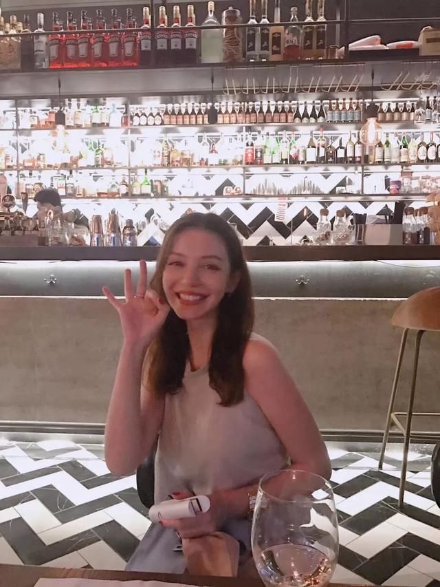 随时随地做发型，这支无线造型器简直是小仙女约会的救星！