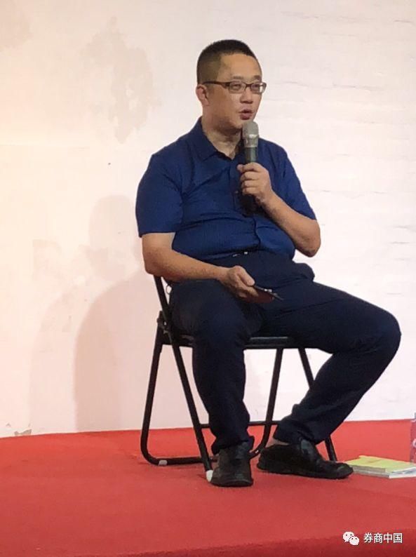 房租疯狂谁是罪魁?我爱我家高管炮轰涨价而离职，堪称地产界小崔?