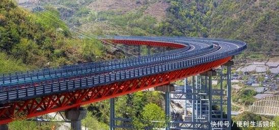  「赞叹」这座大桥创四个“世界第一”，如同盘旋巨龙，老外赞叹