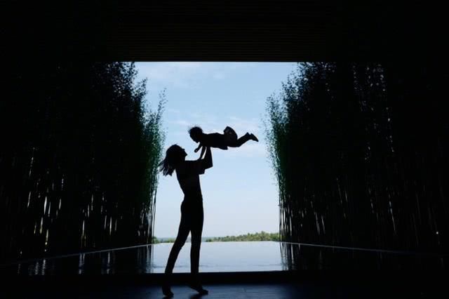 182cm张梓琳的腿，是女孩的梦想，一双平底鞋就敢去巴黎看秀