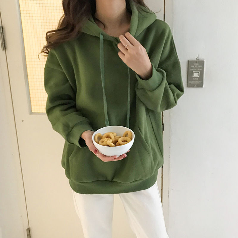 1米58的女人尽量少穿长外套，入秋就要这样穿，看着十分显高