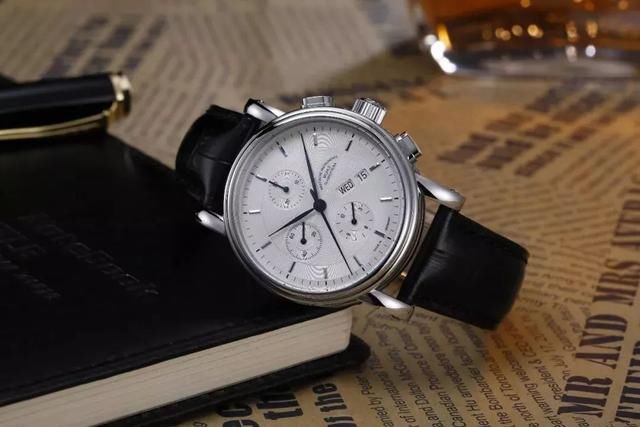 省省吧！女朋友买的包还抵不上你买的几块表！