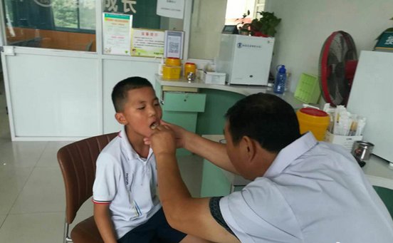 菏泽开发区岳程街道:关爱留守儿童 免费健康体