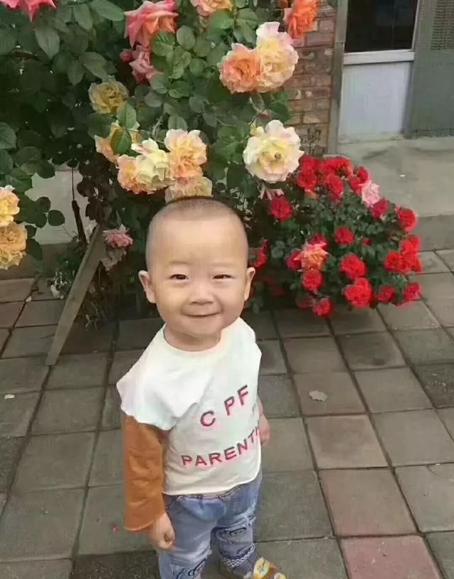 网警辟谣：双语幼儿园门口刘波的儿子被人拐走？真相来了……