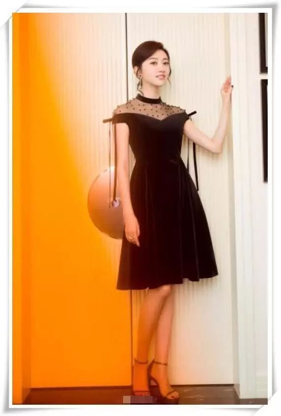 当29岁景甜撞上33岁卢靖姗，网友:天然脸和垮脸差距一眼看穿!