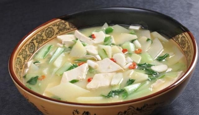  「還是」家常白菜炖豆腐，究竟先放豆腐還是白菜，大部分人都傻傻的搞不清
