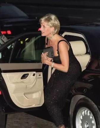 30年前的戴安娜王妃美得惊艳！自带贵族气质远超凯特王妃！