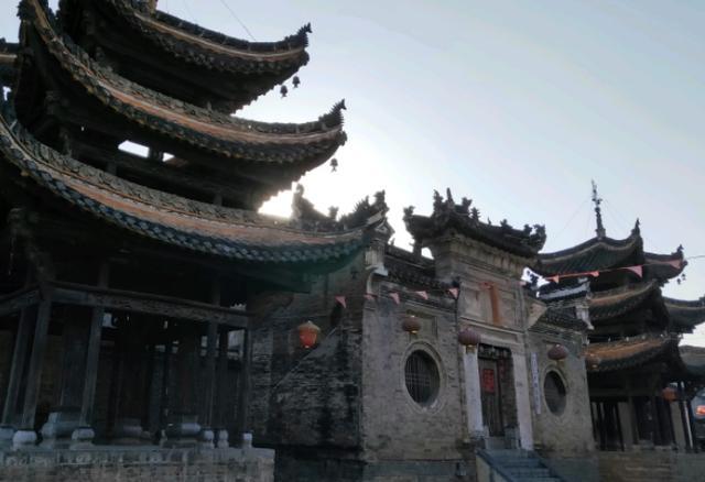 中国最“广阔”的古镇,不要门票横跨三地,买个菜要去其他省