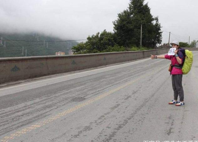 川藏线上，为何很多司机都不想让“穷游女”搭车？司机：自作自受