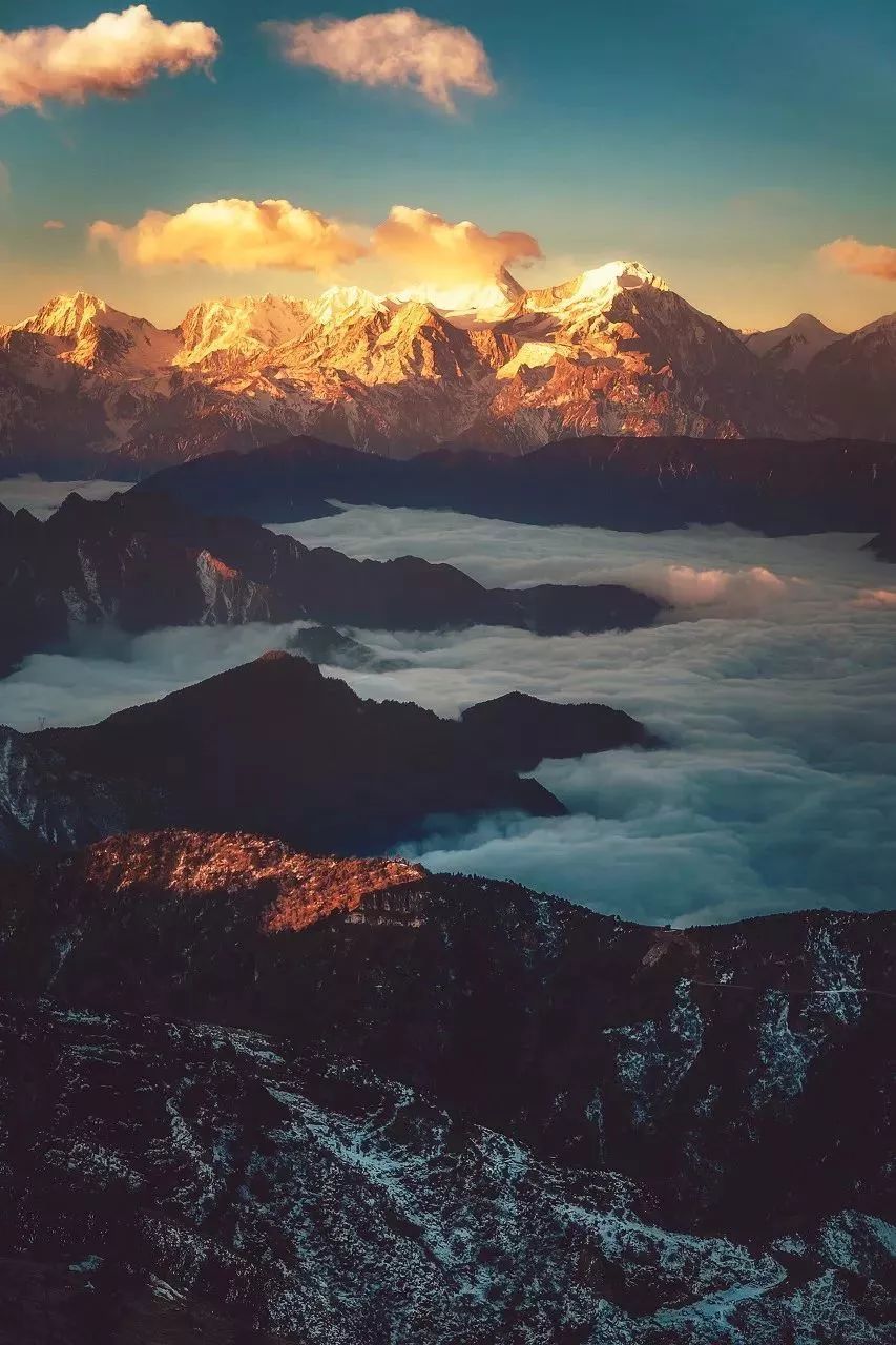 四川这座小城，叫板稻城亚丁，不输江南，藏着亚洲第一云海，高铁