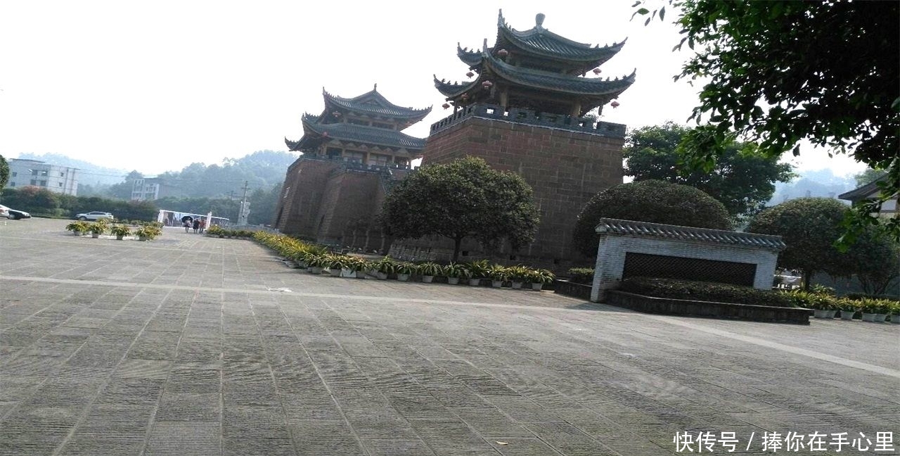 比成都还“安逸”的城市，有“海棠香国”的美誉，就在四川