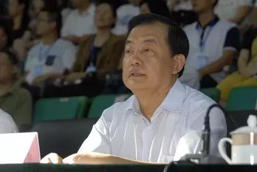 中纪委周末打老虎，这名副部曾连续主政地方12年