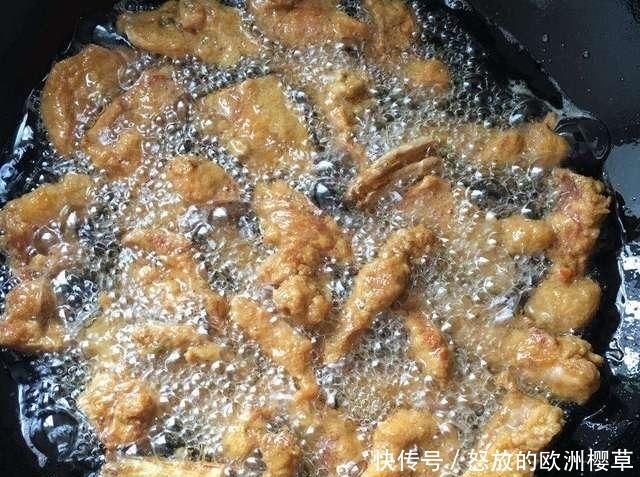  「面糊」炸酥肉时，调面糊别只会加水！多加一点它，酥肉又香又脆，酥掉渣