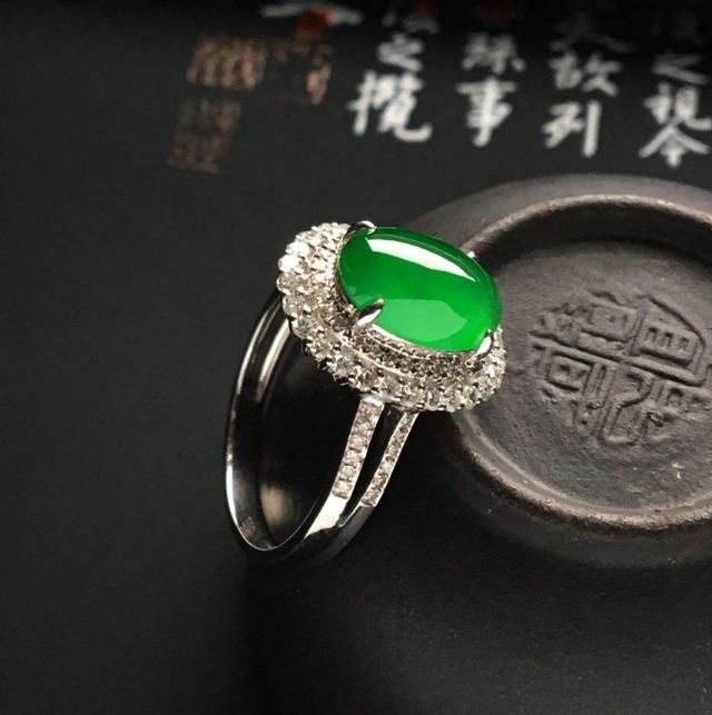  郎索■欲呈纤纤手，从郎索指环，戒指从什么时候开始成了爱情的象征？