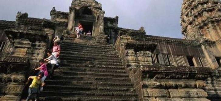 世界上最“腿软”的景区，恐高症的游客望而兴叹