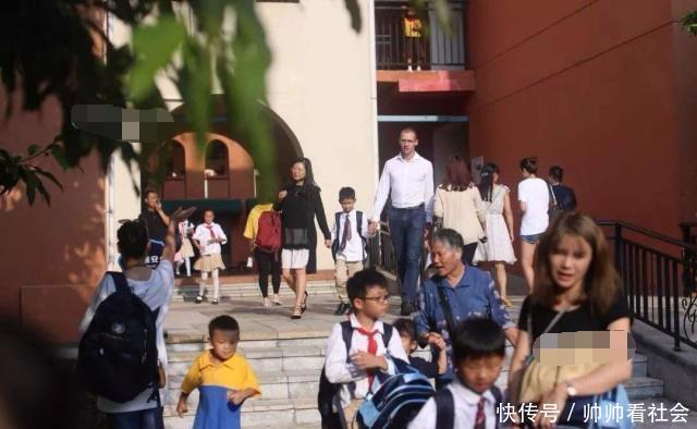 拥有中国绿卡是啥感觉 法国男子在中国娶妻生