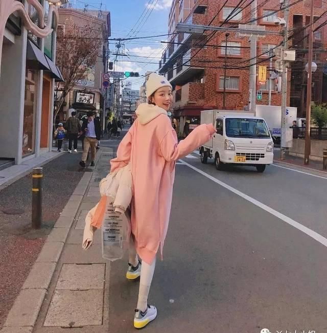 漂亮:时尚街拍示范性,这25套连帽卫衣穿衣搭配,究竟漂亮在哪儿?