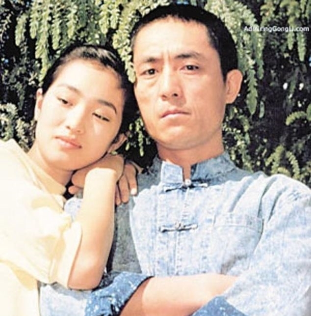 『巩俐』为了巩俐,张艺谋抛弃原配肖华,肖华现在过得怎么样了?