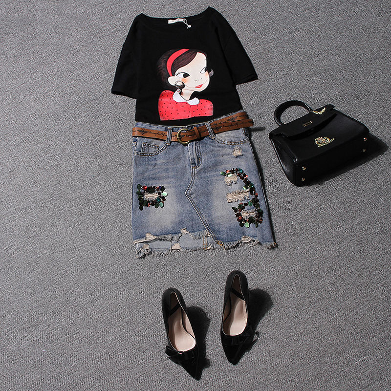 想要前凸后翘吗?一件修身T恤帮你搞定，美爆了