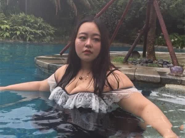 网红“照骗”ps过度，王思聪上当？网友：聪少你眼睛该去看看了！