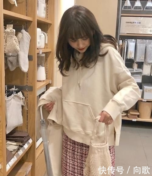 #相亲#2020年女生必备的“相亲利器”:这几种小香风一定不能放过
