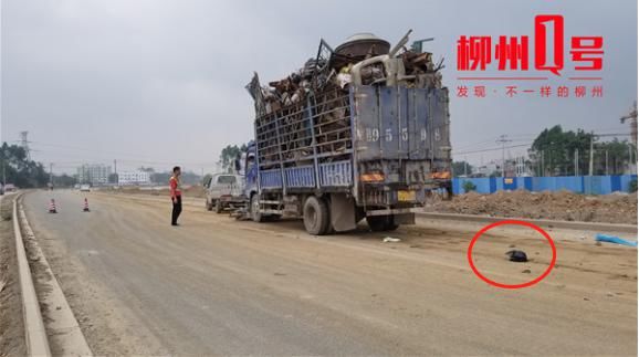 『挡雨棚』悲痛！六旬老汉骑电驴与货车209国道相撞遇不幸