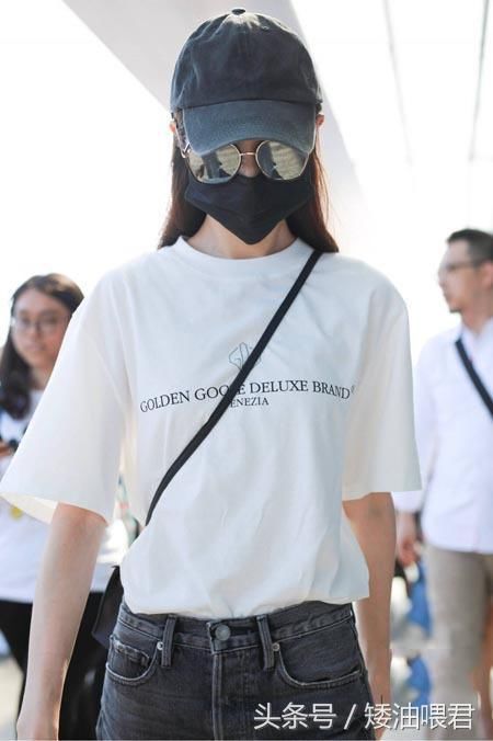 史上最惨烈撞衫：贾玲唐嫣同穿白T，网友：就算没胸也要减肥到底