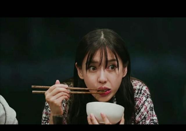 一粒爆米花引起的风波，官方回应：你们想多了！baby是否假吃？