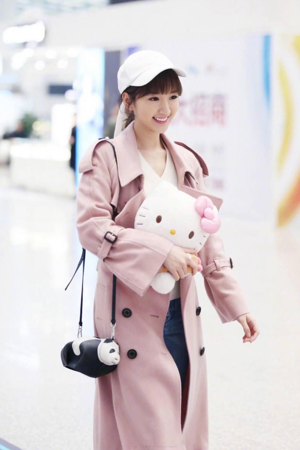 毛晓彤一身衣服竟然要8万块，终于知道为何她爸开口就敢要五千万