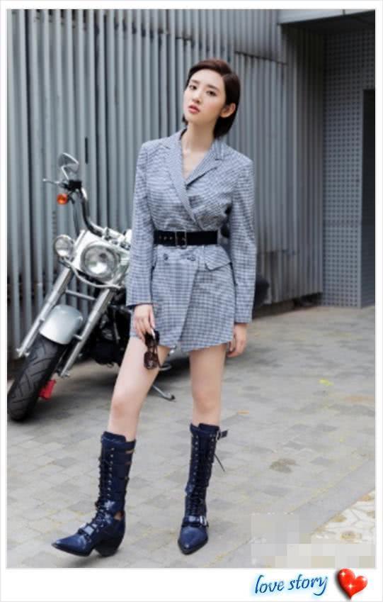 唐艺昕胆肥了!浑身只穿一件西装,网友:我就不信张若昀不介意?