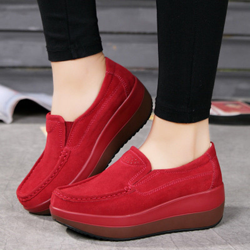 70后别再穿高跟鞋了,看看这“摇摇鞋”,时髦大气还养脚