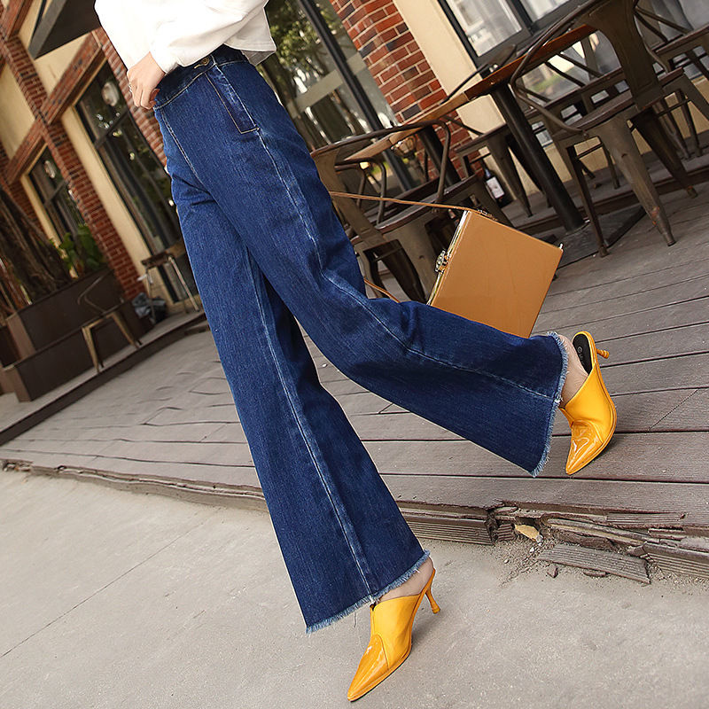 会打扮的女人都不穿裙子了，现在流行下面这些女裤，美出新高度