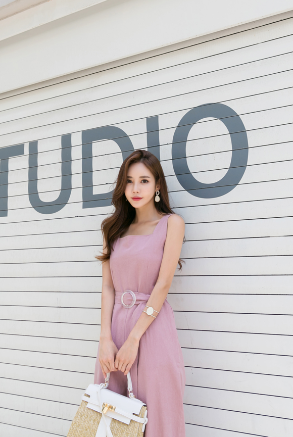 头条女神孙允珠，蜜桃汽水碎冰亮丝束腰阔腿裤