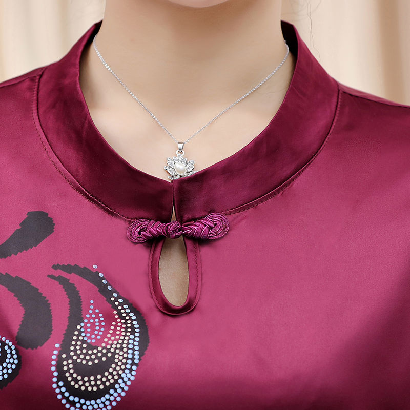 姐姐结婚,妈妈穿了这件礼服,高贵优雅还气质,亲戚们都很羡慕