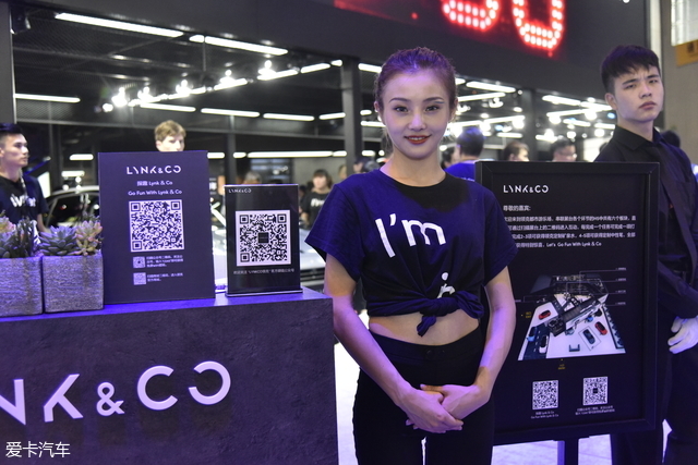 看2018成都国际车展各家美女争相斗艳