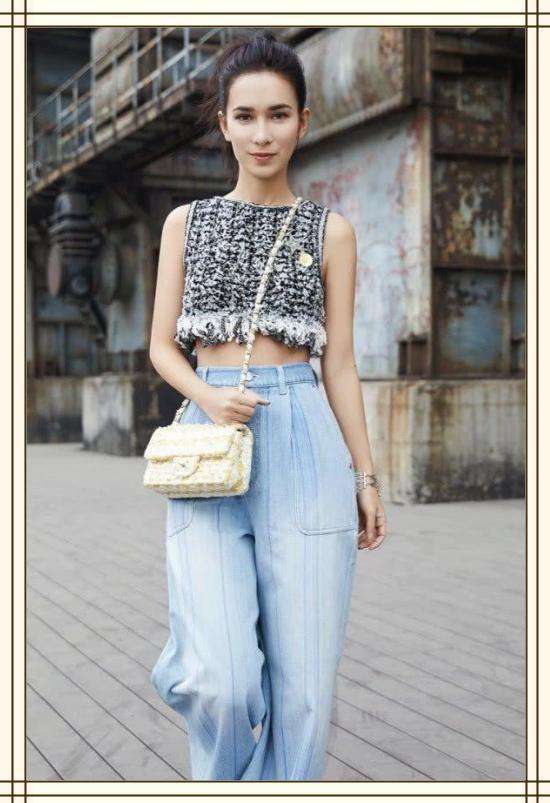 24岁章泽天撞上32岁卢靖姗, 网友: 小女人和女强人的差距一眼看穿